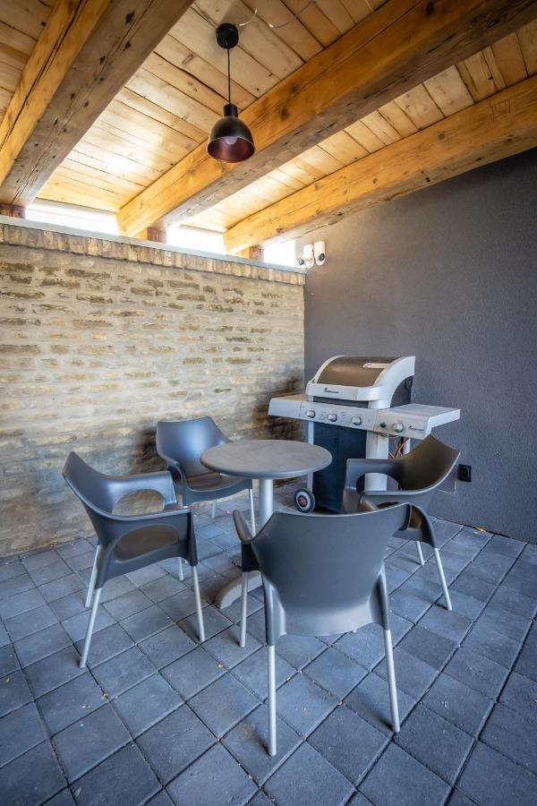 Gray Brick Apartment Subotica Exterior photo